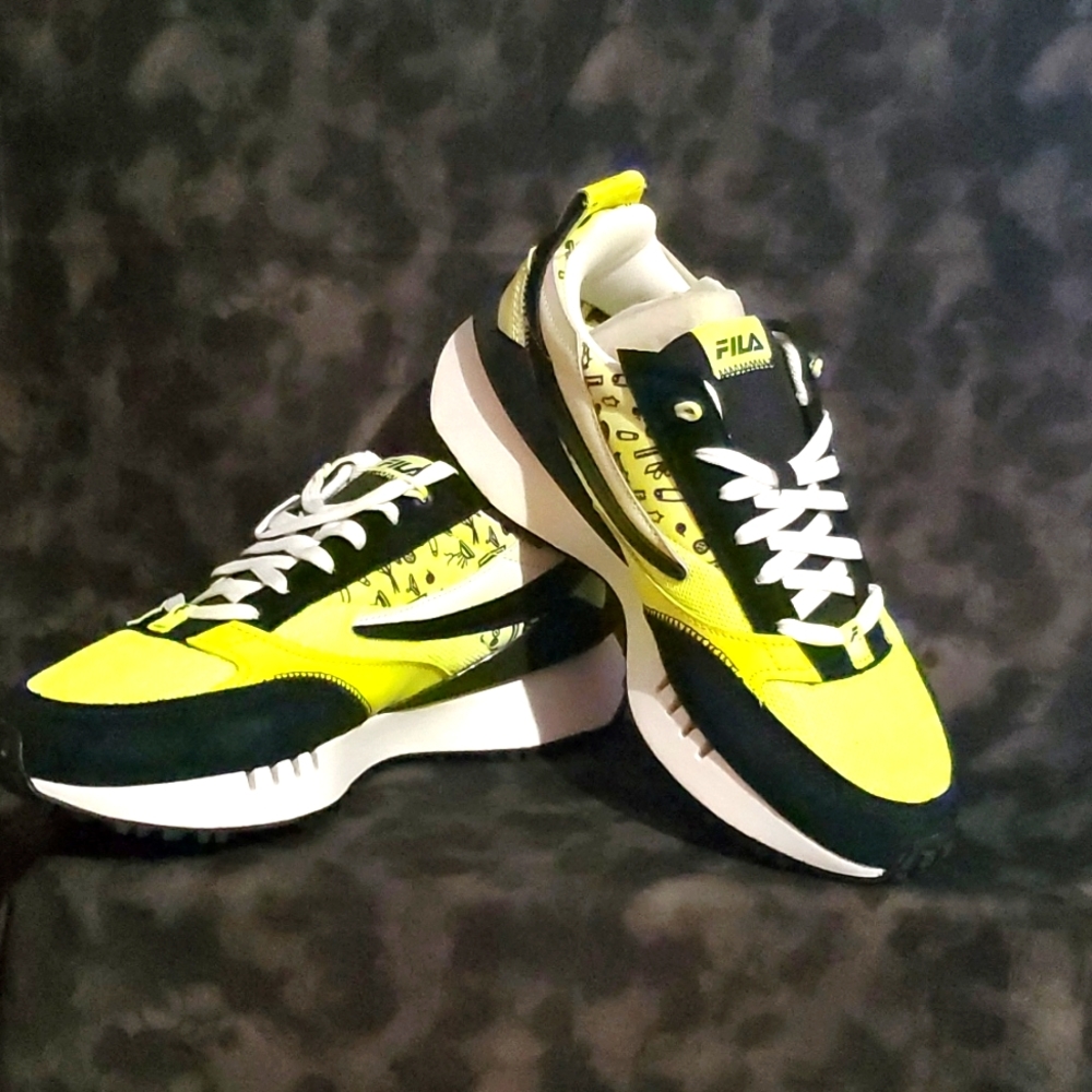 NWT men's Fila tennis shoes